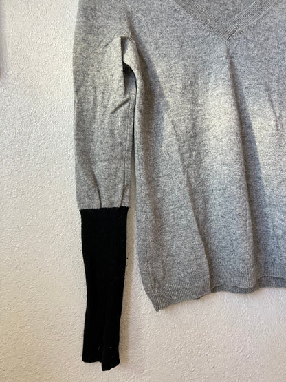 ATKO Cashmere Wool Sweater Grey V-Neck with Black Sleeves - XS