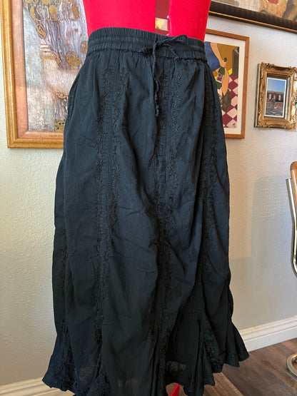 80s Black Ruched Midi Skirt w Embroidery Details - Large