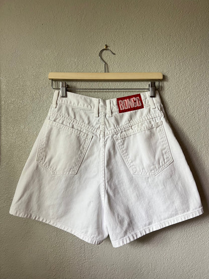 90s Vintage White High Waisted Button Flap Shorts - 26"