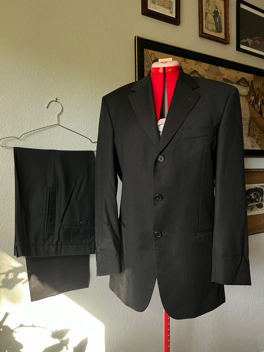 HUGO BOSS Made in USA Black Label 100% Virgin Wool Black Pinstripe Luxurious 2-pcs Suit - 34"