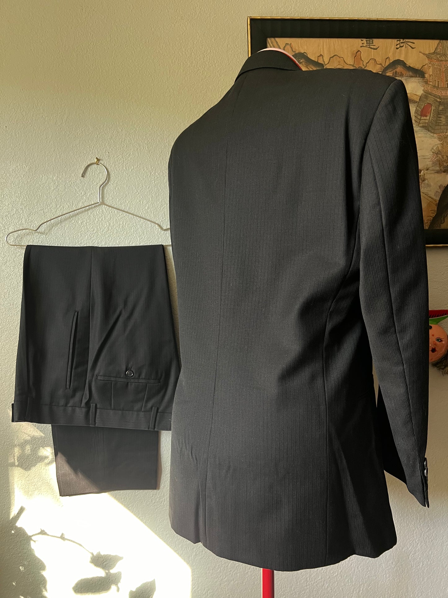 HUGO BOSS Made in USA Black Label 100% Virgin Wool Black Pinstripe Luxurious 2-pcs Suit - 34"