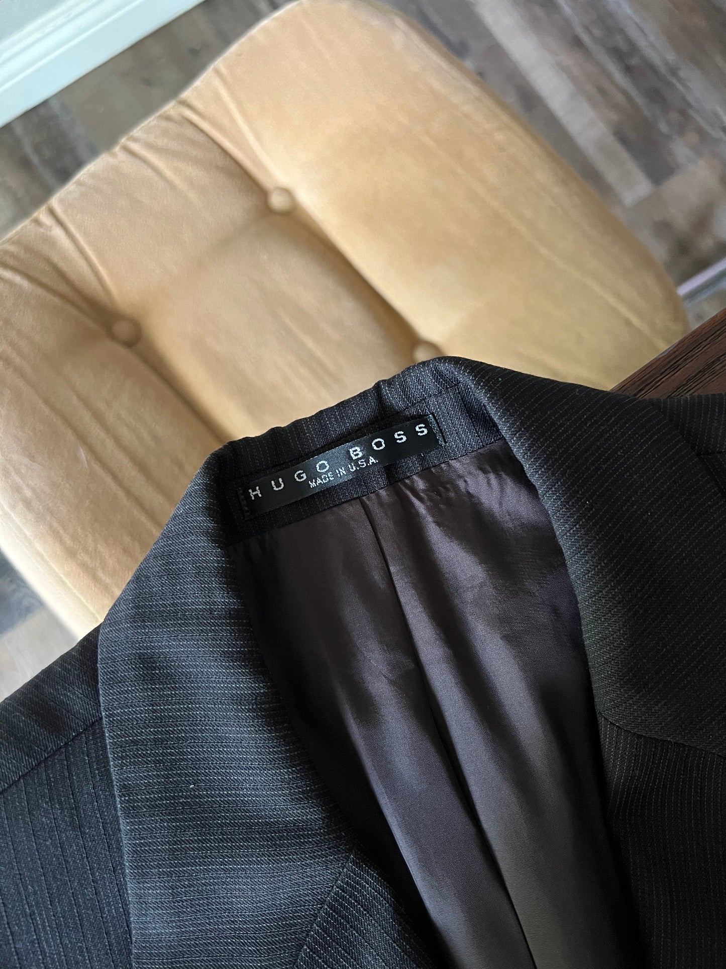 HUGO BOSS Made in USA Black Label 100% Virgin Wool Black Pinstripe Luxurious 2-pcs Suit - 34"