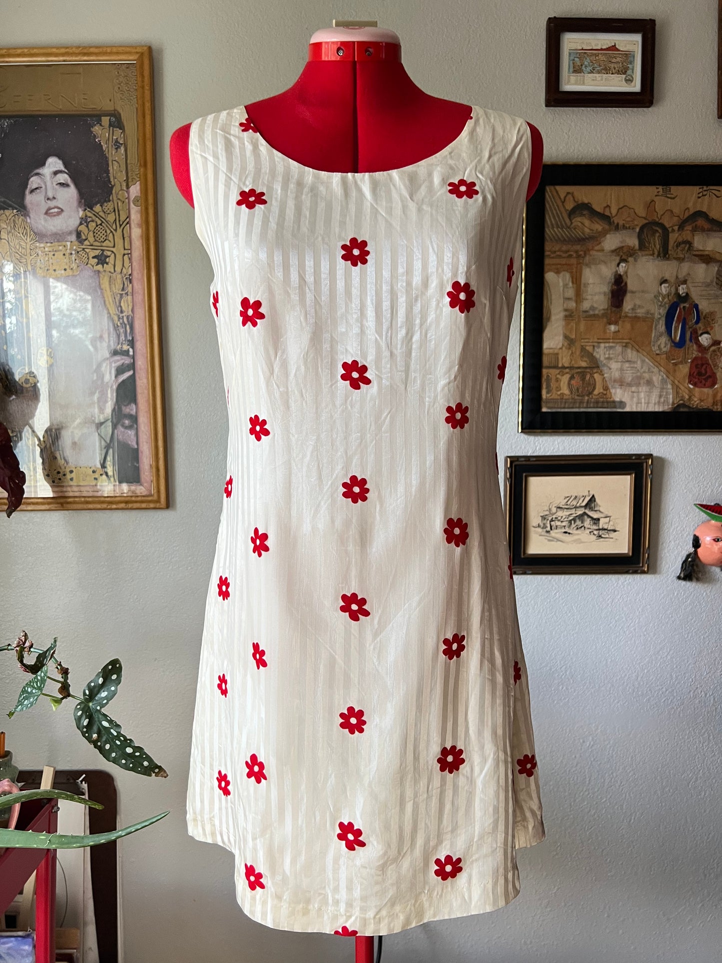 American Vintage 80s Esprit Matte and Shiny Cream Pinstripe with Red Velvet Flowers - Large